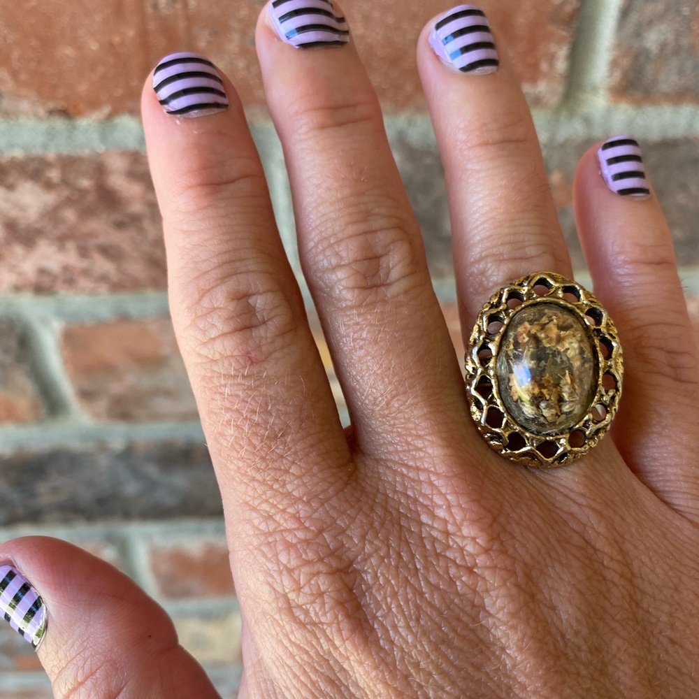 Vintage Design! Fun Ring!